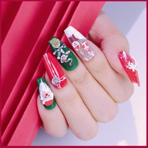 Kit per nail art natalizio con Babbo Natale e alberi 3D sulle mani della modella