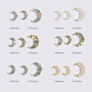Bijoux d'ongles en forme de croissant de lune avec strass et perles sur métal doré et argenté