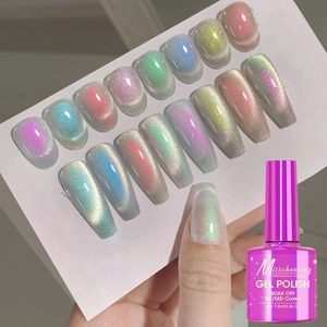 Détail montrant 14 nuances d'effets de vernis à ongles gel magnétique œil de chat