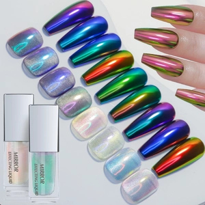 Mirror Effecting Liquid Set zeigt Aurora-Chrom und Metallic-Finish auf Maniküre-Nägeln