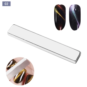 Detailansicht eines Doppelkopf-Magnetstabs für Cat-Eye-Effekte auf Gel-Nagellack