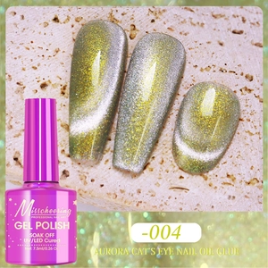 Vue macro de l'effet vernis œil de chat aurore vert doré avec flacon de 7,5 ml