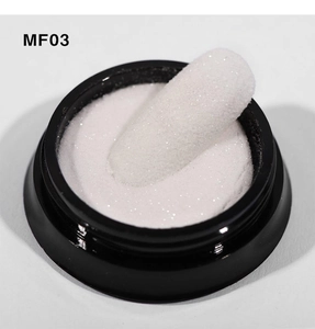 Detailaufnahme von MF03 weißem Schneeflocken-Nagelpulver im Tiegel mit Schimmereffekt