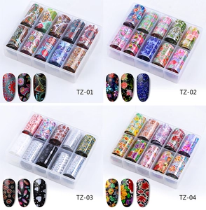 Dettaglio di quattro set di pellicole laser per nail art con 10 rotoli in ogni scatola