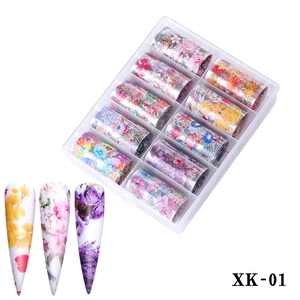 Dettaglio del set di 10 rotoli di pellicola per nail art con scatola e campioni