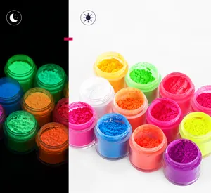 Comparaison détaillée du kit 10 couleurs de poudre néon effet jour et nuit