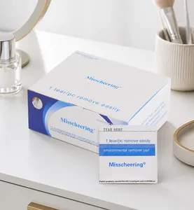 Detail van milieuvriendelijke, individueel verpakte nagellakremover-pads in blauw-wit