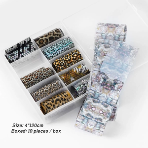 Set da 10 fogli per nail art olografici con fantasie animalier in scatola trasparente