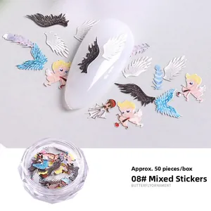 Detail van 50 stuks Cupido en vleugels nagelkunst stickers in een diamant geslepen doos