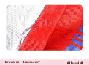 Dettaglio della borsa termica rossa con cuciture rifinite e rivestimento in alluminio