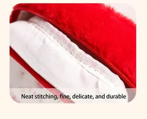 Detailaufnahme der sauberen Nähte im Inneren der Plüschtasche mit robustem Reißverschluss