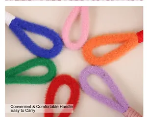 Détail de poignées bouclées en velours doux multicolores pour sacs de rangement