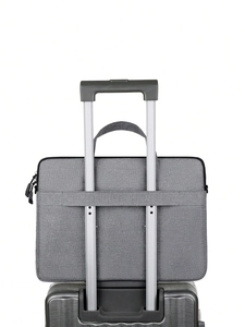 Sacoche ordinateur grise avec sangle de bagage pour un transport facile sur une valise trolley