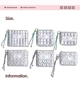 Dettaglio di trousse argentate trapuntate a quadri e cuori con cordini intrecciati colorati