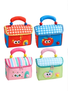 Set de cuatro bolsas térmicas con forma de casita y patrones de dibujos animados
