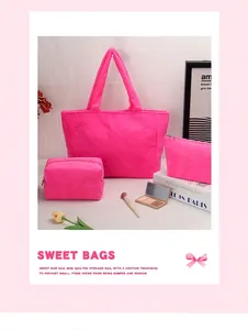 Set di tre borse trapuntate rosa per cosmetici con borsa tote e piccoli astucci