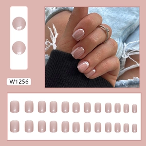 Kurze quadratische Aurora Nude Press-On-Nägel, 24 Stück mit Perlglanz-Metall-Finish