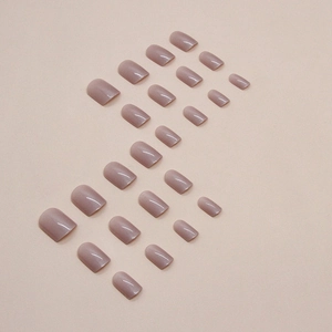 Kurze quadratisch-ovale Nude Aurora Fake Nails in Mauve-Pink mit glänzendem Finish