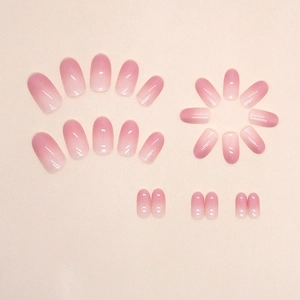 Faux ongles ovales dégradés rose doux avec différentes tailles pour manucure DIY