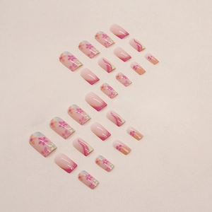24 unghie finte quadrate medie con motivi floreali rosa e linee ondulate viola eleganti