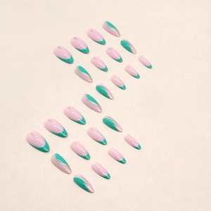 Faux ongles amande vert forêt avec vagues et accents de feuilles d'or, lot de 24 pièces