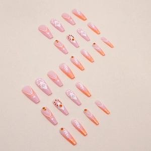 Faux ongles cercueil rose orangé pailletés avec motifs fleurs et strass