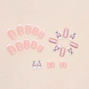 Unghie finte french con glitter rosa e motivi a cuore fatti a mano di forma quadrata
