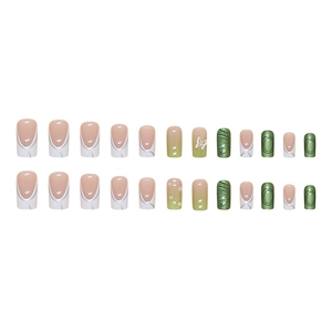 Lot de 24 faux ongles vert aurore avec breloque papillon 3D et style French chic