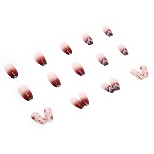 Faux ongles courts ballerine avec dégradé rouge et motifs floraux de camélia