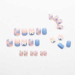24er-Set kurze Kunstnägel mit blau-rosa Farbverlauf, Herzmotiven und 3D-Schleifen-Dekor