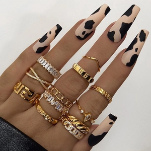 Faux Ongles Press On Coffin Longs Mat Motif Vache Beige Noir Accessoires De Manucure Tendance Pour Femmes