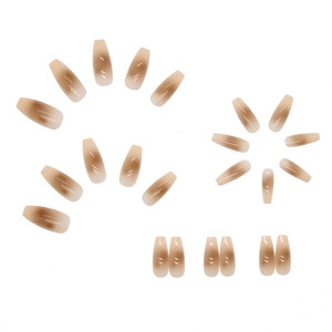 Unghie finte lunghe a ballerina con design sfumato marrone su base nude set da 24 pezzi