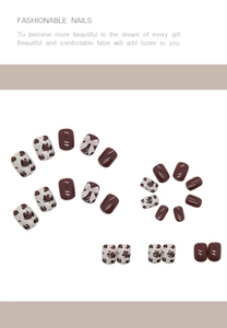Détails de faux ongles léopard marron brillant avec décorations de nœuds blancs 3D