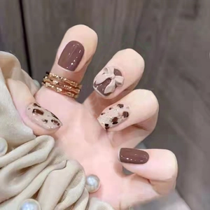 Faux Ongles Imprimé Léopard Brun Avec Nœud Blanc 3D Forme Carrée Ronde Courte Finition Brillante Style Automne Hiver