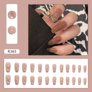 Uñas postizas cortas rosa nude con pan de oro y detalles brillantes, set de 24 piezas
