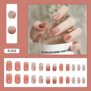 Uñas postizas degradadas rosa R368 con purpurina sutil y diseño de estrellas