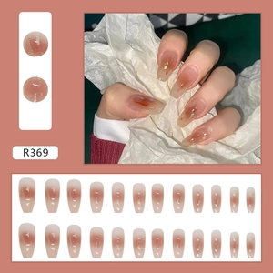 Uñas postizas cortas de bailarina degradadas rosa nude con purpurina dorada, estilo R369