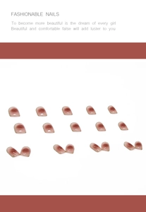 Détail de 18 faux ongles courts avec dégradé rose-brun et finition brillante