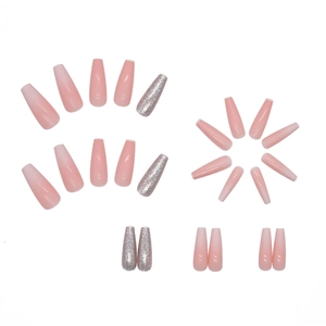 Faux ongles ballerine longs à dégradé rose et paillettes argentées disposés en éventail