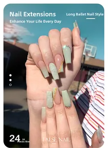 Dettaglio unghie finte ballerina lunghe verde menta con foglia d'oro e set da 24 pezzi