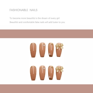 Press-on Nägel in Nude-Rosa mit goldenen 3D-Schleifen und Perlen im Ballet-Stil