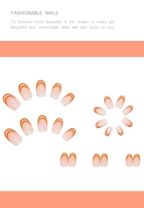 Détail de faux ongles ovales, base nude et design double ligne French orange