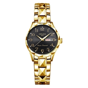 Macro del quadrante dell'orologio al quarzo dorato con doppia data e dettagli in diamante