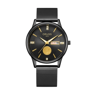 Dettaglio dell'orologio ORUSS 1853 con quadrante nero, finiture oro e doppio datario