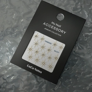 Detail of MJ-077 gold star nail jewelry set with sparkling rhinestones and black packaging
