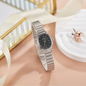 Elegante orologio a bracciale in acciaio argento con quadrante ovale nero da donna