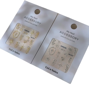 Adesivi per unghie 5D strass K9 con motivi sole e totem oro e argento nel set MJ-070