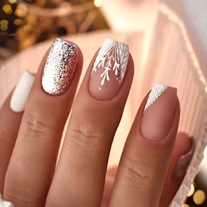 Winter Style Press On Nails Embossed Snowflake Pattern Glitter Glossy Elegant False Nails