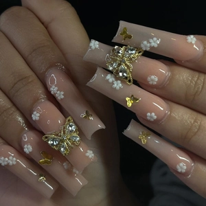 Unghie Finte Rosa Nude Lunghe Forma Bara Con Farfalla In Lega E Fiori 3D Manicure Elegante Rimovibile Per Donne