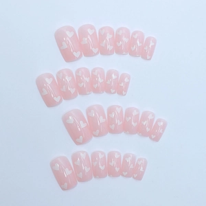 Rosa Jelly-Kunstnägel mit weißem Herzmuster im 24-teiligen mittleren quadratischen Set